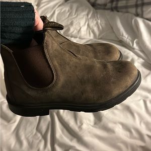 BLUNDSTONES - Australian Size Two